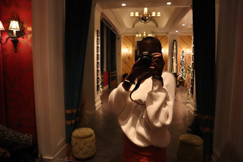 Fuajia holding a camera